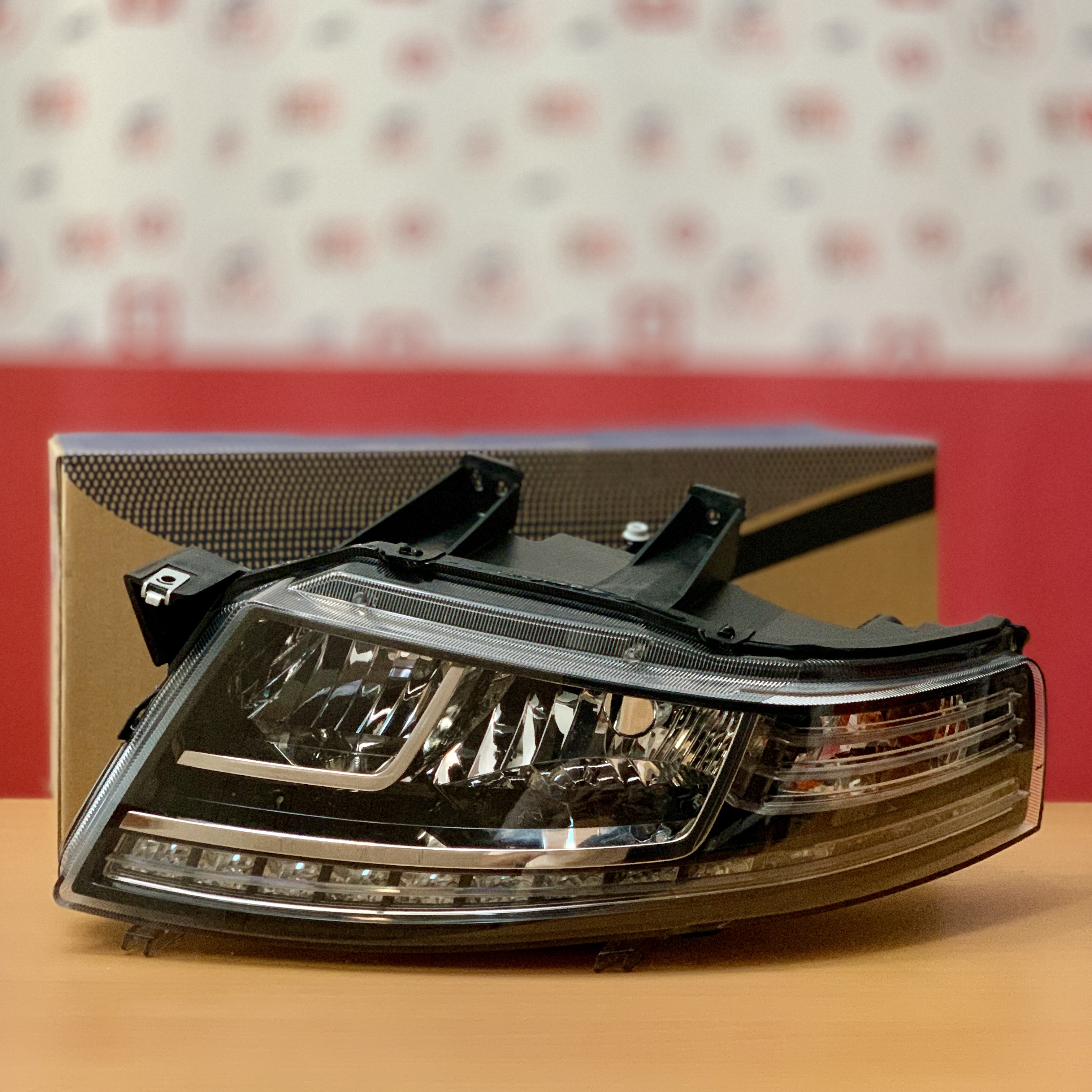 چراغ جلوی سورن پلاس برند مدرن صنعت (سمت چپ)