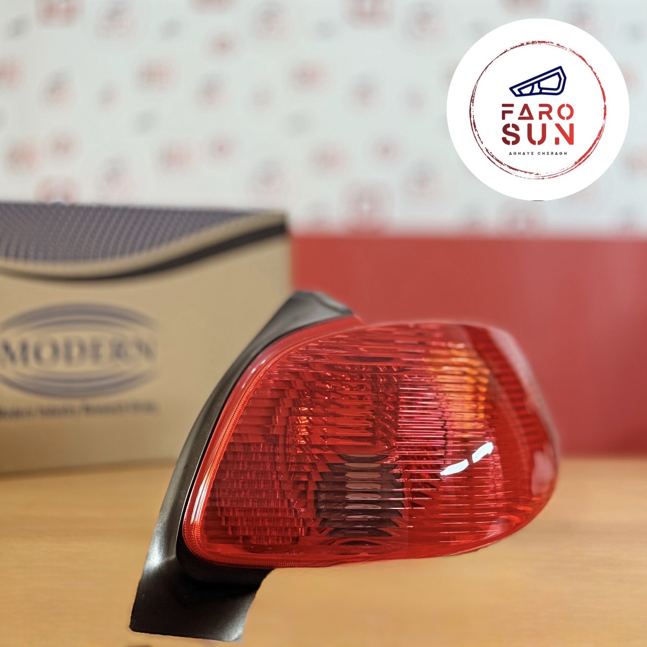 چراغ خطر پژو 206 هاچبک و SD برند مدرن صنعت (سمت راست)